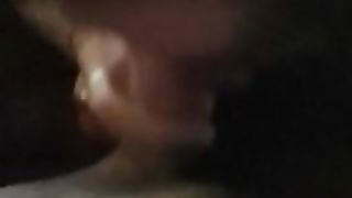 Молодая жена старательно сосет маленький член своего мужа